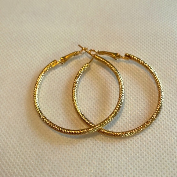 5 Pair Earring Set - Goldtone - Large Hoops NWOT - Picture 6 of 6